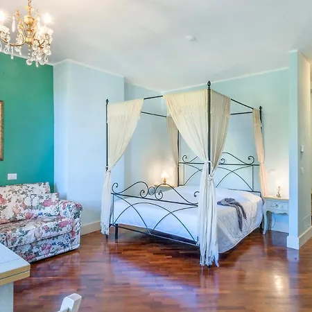 Villa Cappelletti 12, Emma