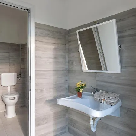 Cappelletti 16&2, Emma Villa