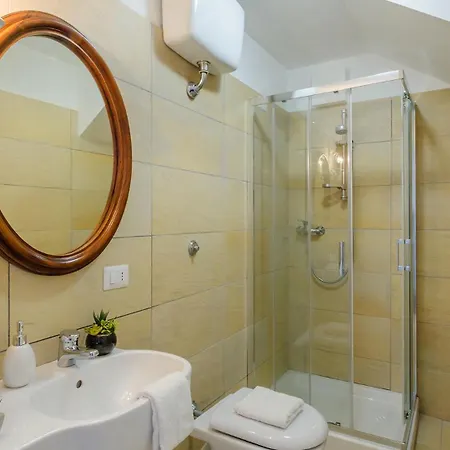 Villa Cappelletti 16&2, Emma *