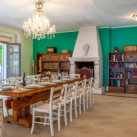 Cappelletti 16&2, Emma Villa