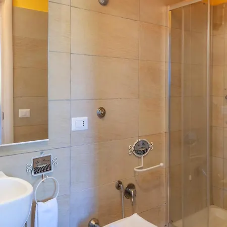 Villa Cappelletti 16&2, Emma