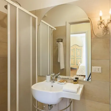 Cappelletti 16&2, Emma Villa *