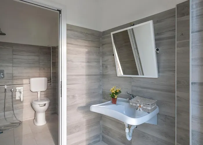 Cappelletti 16&2, Emma Villa