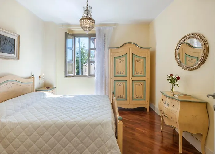 Cappelletti 16&2, Emma Villa *